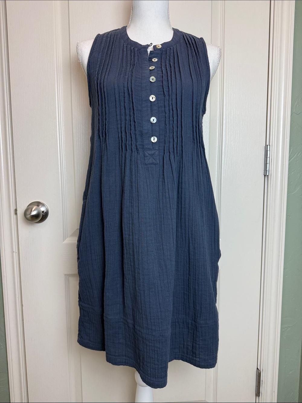 Quince Indigo Navy Gauze Sleeveless Pintuck Organic Cotton Swing Dress Sz S
